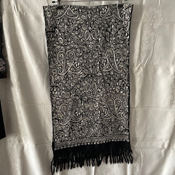 Scarf - Picture 1 of 3